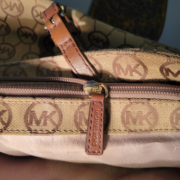 Purses - Picture 4 of 4